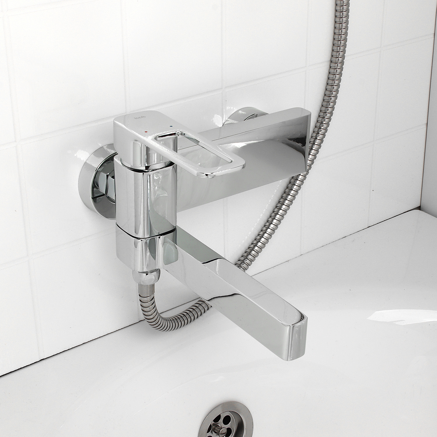 Смеситель для ванны IDDIS Slide, короткий излив, однорычажный