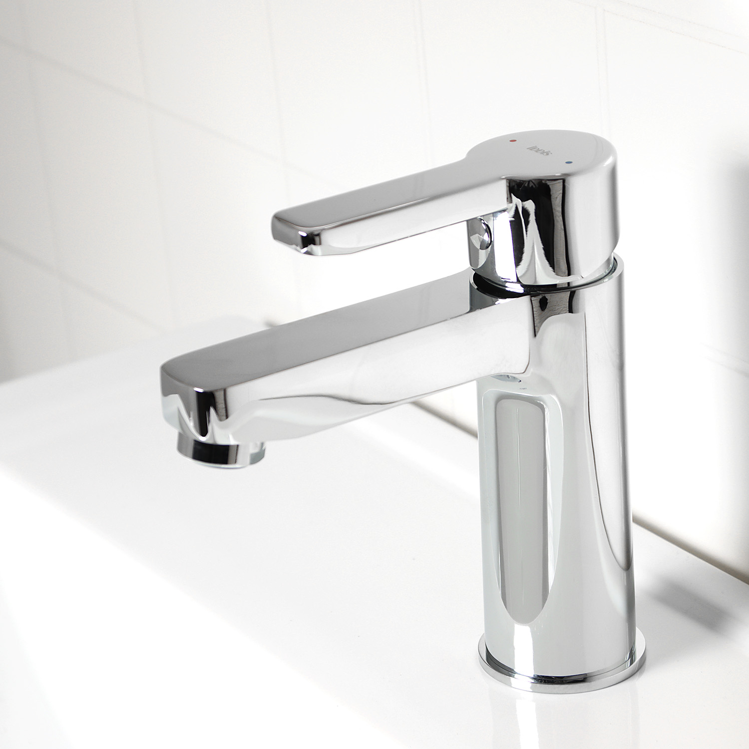 Смеситель для умывальника IDDIS Sena SENSB00i01, короткий излив, рычажный