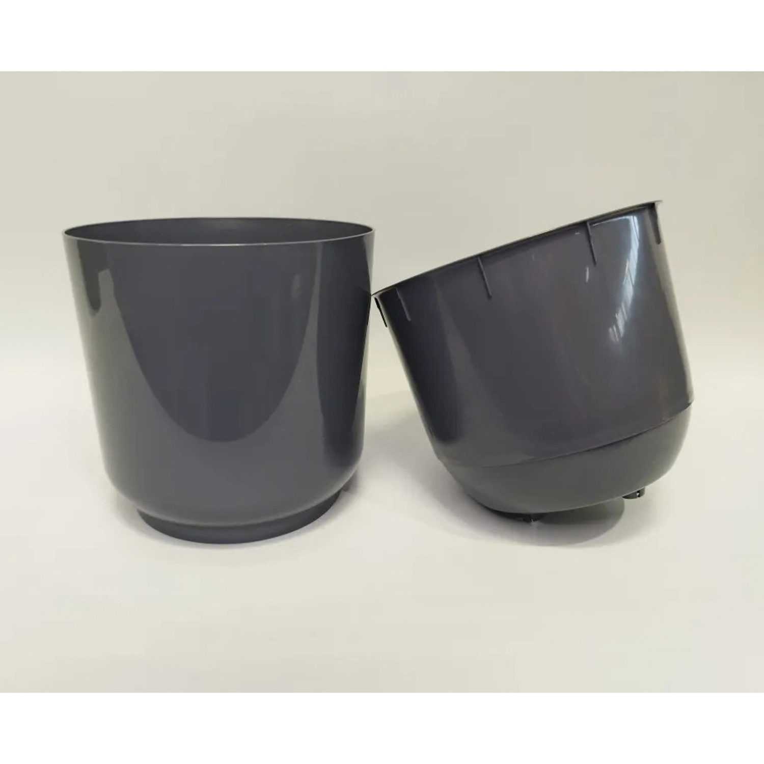 Кашпо пластм. "Дельта" 6,4л d верха 220мм h190мм со вставкой Антрацит Д22-12 *1/3