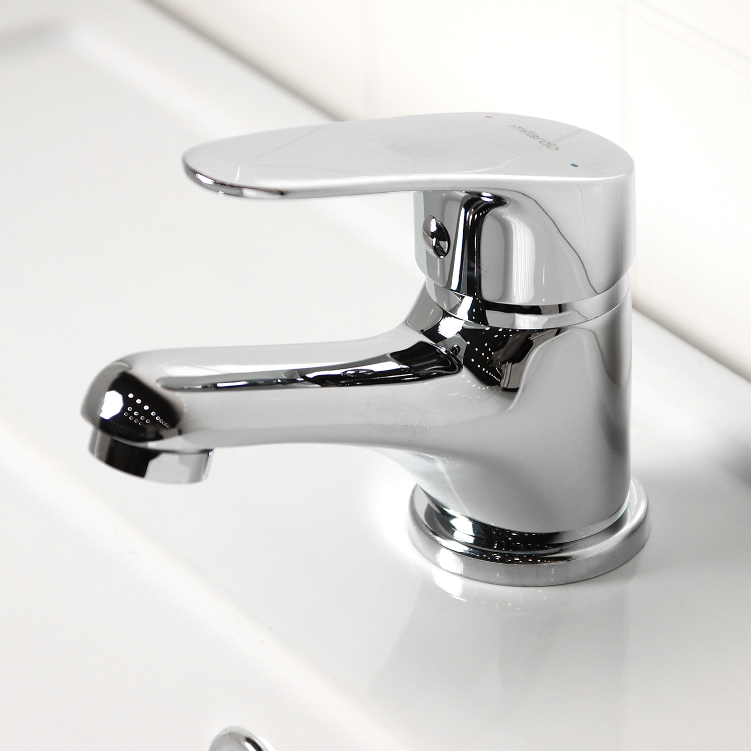 Смеситель для умывальника Milardo Simp SIMSB00M01, короткий излив, рычажный