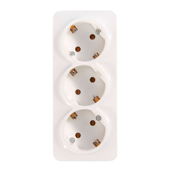 Розетка "IONICH" ОП 3-мест. белая с/з 16А IP20 1420* 8/80