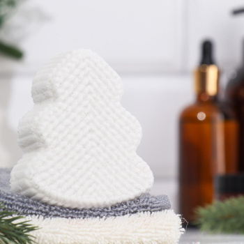 яяяШипучая бомбочка "Ёлочка" с ароматом клубники, белая, 120 гр 4655839